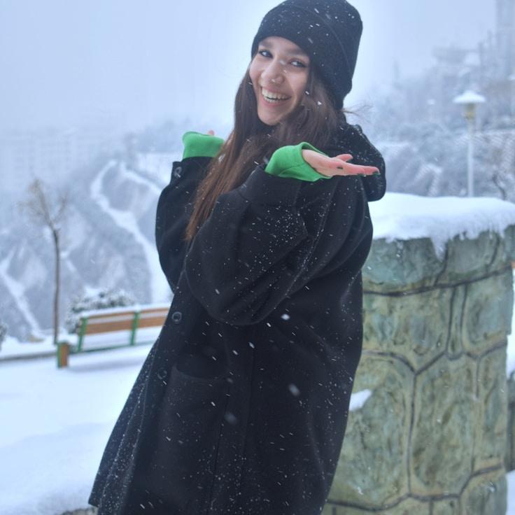 Kaveri Mehta, Lead Design Curator at Studio Cove Vivid, reviewing corporate floral arrangements